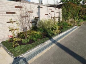 精華町植栽工事後